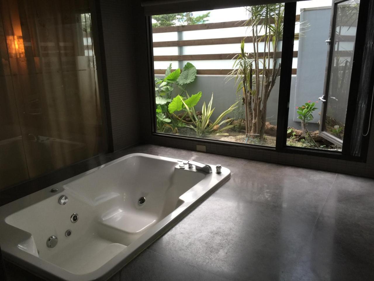Li-Gin Motel Chiayi City Exteriör bild