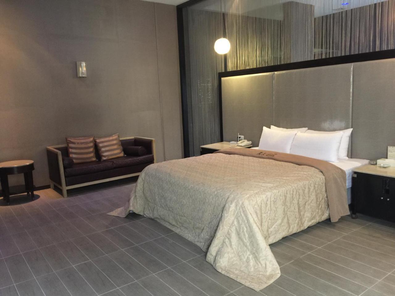 Li-Gin Motel Chiayi City Exteriör bild