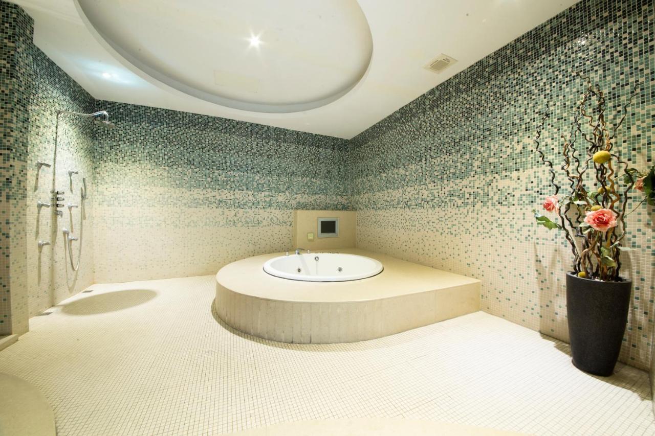 Li-Gin Motel Chiayi City Exteriör bild