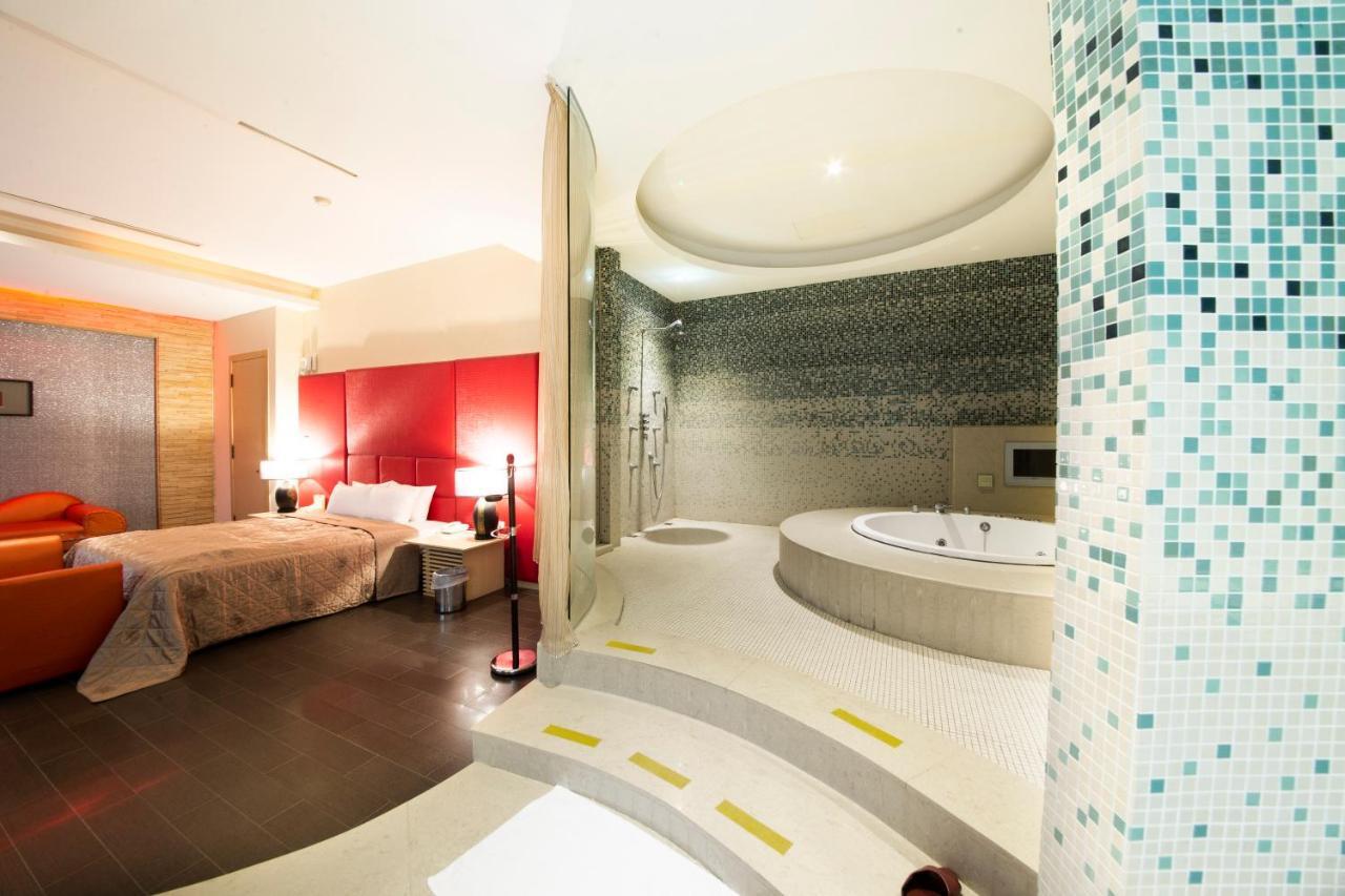Li-Gin Motel Chiayi City Exteriör bild